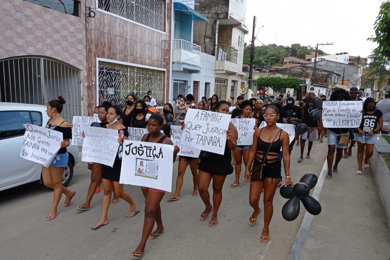 Revolta Familiares E Amigos Protestam Contra Assassinato Da Jovem