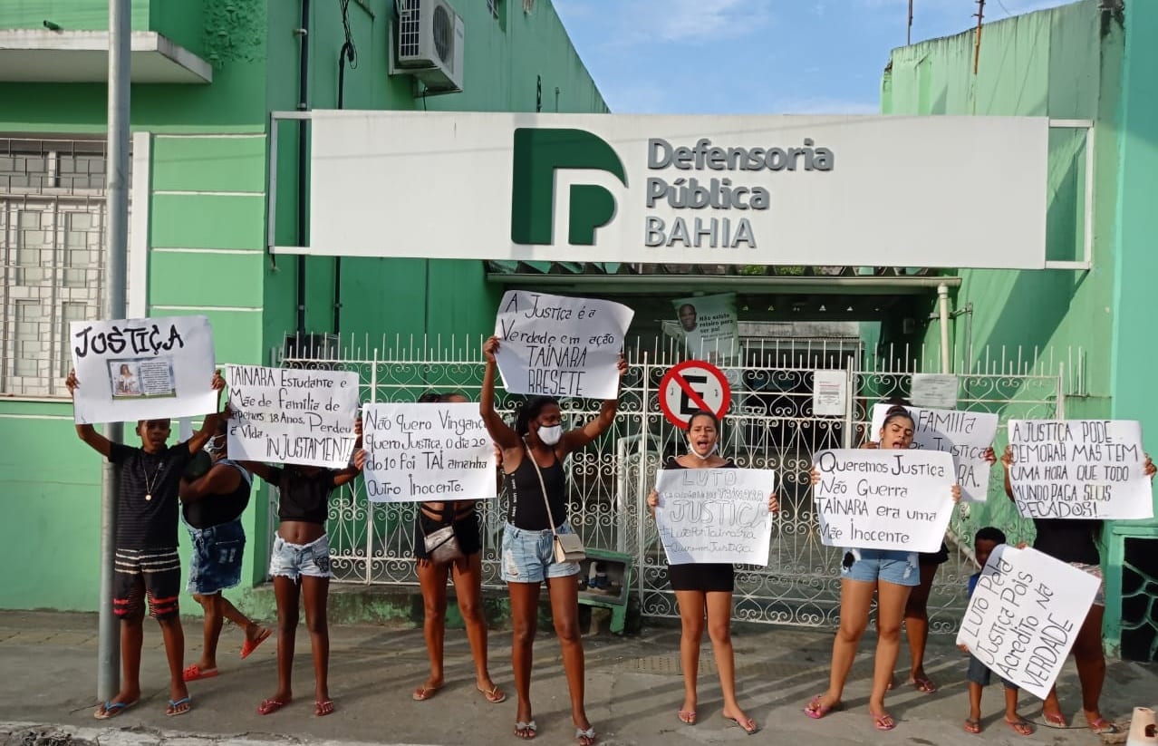 REVOLTA Familiares E Amigos Protestam Contra Assassinato Da Jovem