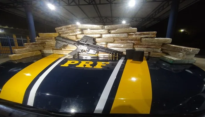 Fuzil e quase 40 kg de cocaína são apreendidos pela PRF