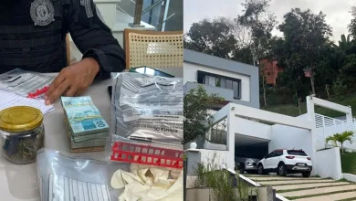 Mandado foi cumprido em condomínio de luxo na capital baiana. Operação aprendeu dinheiro documentos e — Foto: Divulgação/MP-BA