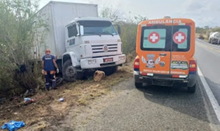 Casal morre em colisão entre moto e caminhão em Riachão do Jacuípe