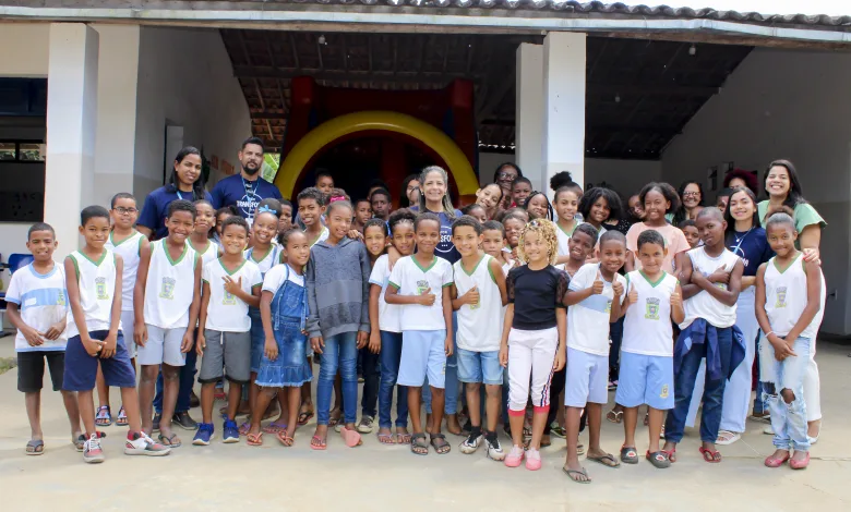 Colaboradores da FCC proporcionam dia de alegria para crianças da Escola Gustavo Dutra - Foto: Diego Passos | Fala Genefax