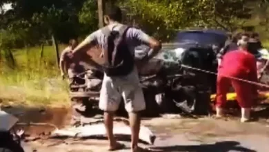 Outro carro envolvido na batida que deixou dois feridos em rodovia no sul da Bahia, no trecho entre as cidades de Itabuna e Itape — Foto: Reprodução/TV Santa Cruz