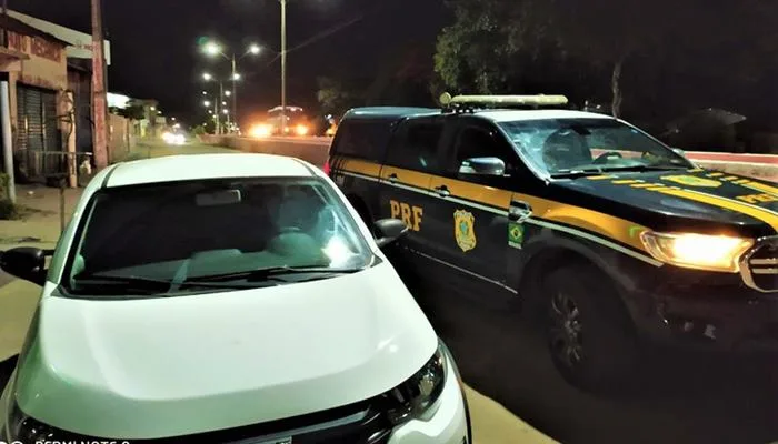 Carro furtado é recuperado pela polícia - Foto: Divulgação/PRF