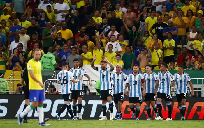 Olé e vergonha: Brasil cai para Argentina em jogo marcado por