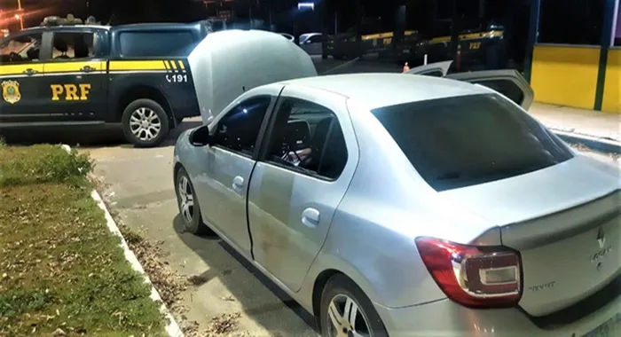 Policiais descobriram que o carro possuía uma ‘queixa’ de roubo - Foto: Divulgação/PRF