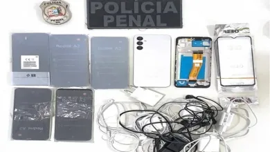 Funcionário do Conjunto Penal de Feira de Santana é detido após ser flagrado entregando celulares para presos