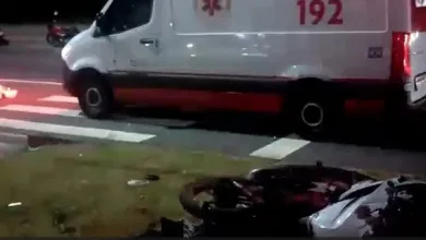 Passageiro de motocicleta morre após motorista invadir sinal vermelho. Foto: Reprodução