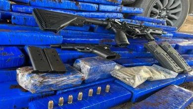 Drogas e armas são encontradas em fundo de carro no oeste da Bahia — Foto: Reprodução/PRF