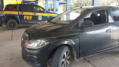 PRF recupera carro roubado durante fiscalização na BR-101 - Foto: Divulgação/PRF