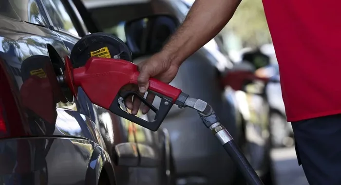 Acelen anuncia aumento nos preços da gasolina e diesel vendidos para distribuidoras de combustíveis na BA. Foto: Reprodução| Marcelo Camargo/Agência Brasil