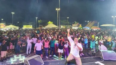 Regy Vaqueiro, Moisés Santana, City Luxo e Rock Salles agitaram multidão no pré-réveillon do distrito de Humildes. Foto: Reprodução