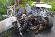 Caminhonete ficou destruída após acidente com caminhão — Foto: PRF-BA