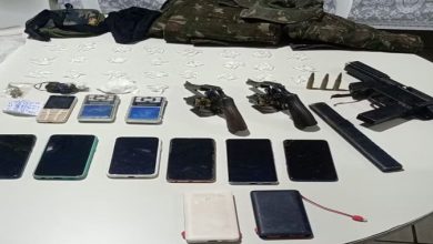 Material apreendido com os suspeitos — Foto: Divulgação/Polícia Militar