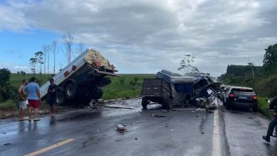 Três homens morrem após colisão entre dois carros e um caminhão em rodovia na Bahia — Foto: Reprodução/Redes Sociais