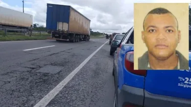 Vítima foi atropelada por carro momentos depois de sofrer acidente em rodovia na Bahia — Foto: Reprodução/ Redes sociais