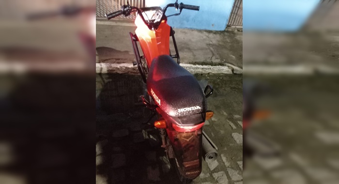 Polícia Militar de Coração de Maria recupera moto furtada no centro da cidade- Foro: Reprodução/PM
