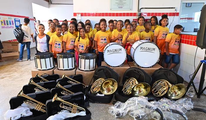 Prefeitura de Santo Amaro entrega primeira remessa de instrumentos musicais do PEMAC - Foto: Reprodução/ASCOM