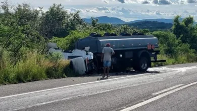 Motorista morre após colisão envolvendo caminhões na BR-324, próximo a Santa Bárbara - Foto: Reprodução/Redes Sociais