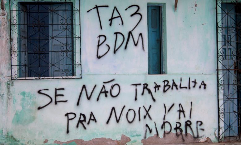 Casas estão sendo pichadas pela facção criminosa Bonde do Maluco (BDM) | Foto: Fala Genefax