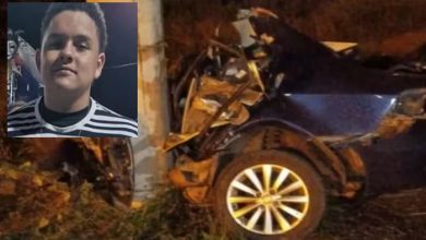 Carro partiu ao meio em acidente que provocou a morte de adolescente paulista na Bahia — Foto: Reprodução/Redes Sociais
