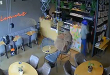 VÍDEO: Disfarçado de cliente, assaltante pede comida, rende funcionários e foge do local de táxi - Foto: Redes Sociais